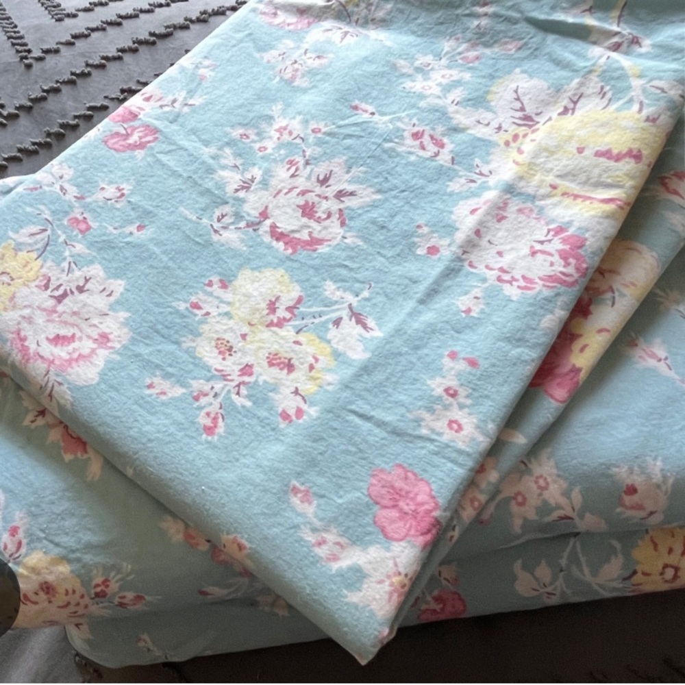 Pottery Barn Teen Shabby Chic Blue floral Twin XL  sheets set